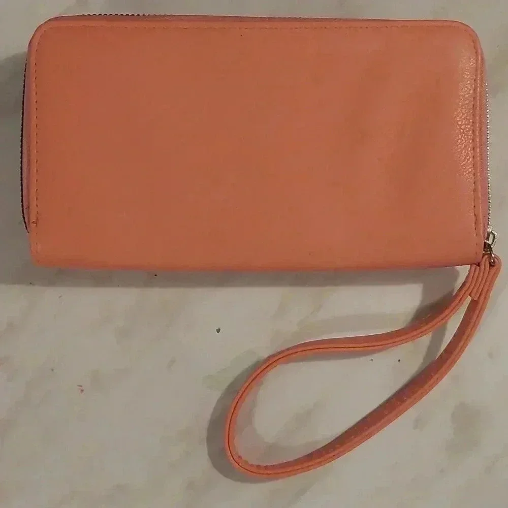 NWOT TAHARI PINK WRISTLET WALLET WITH IDENTITY PROOF LINING